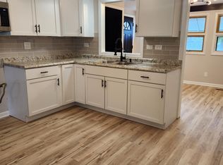 8938 S Corcoran Rd, Hometown, IL 60456