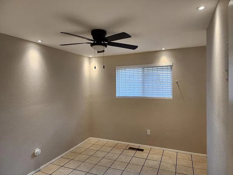 320 Alvarado Dr NE #B — Photo 7
