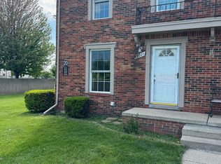 35221 Tall Oaks Dr, Sterling Heights, MI 48312