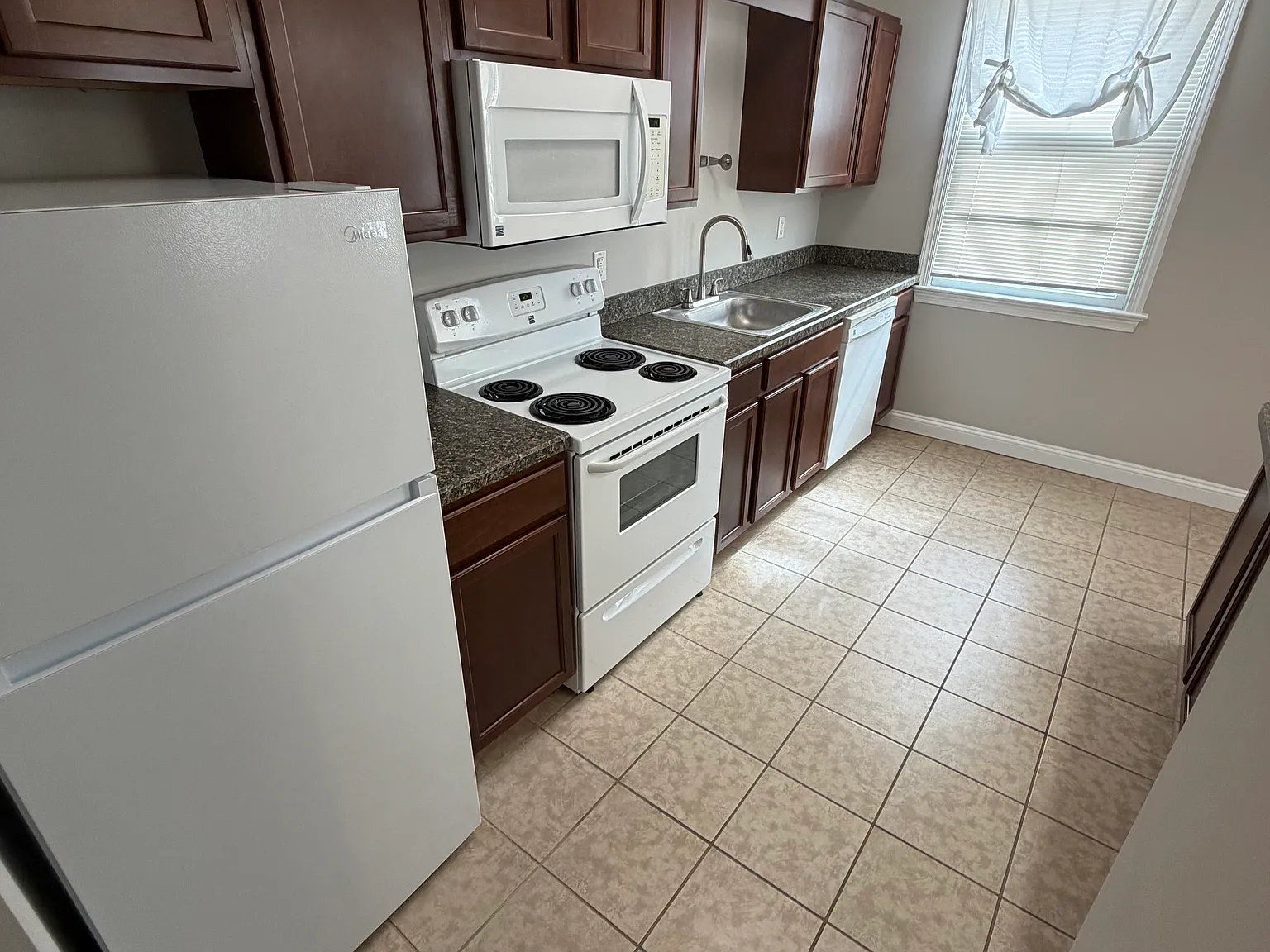 2 bed, $1,950 — Photo 2