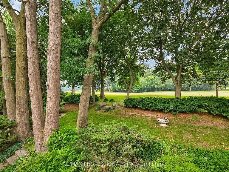 32 Edenbrook Hl — Photo 43