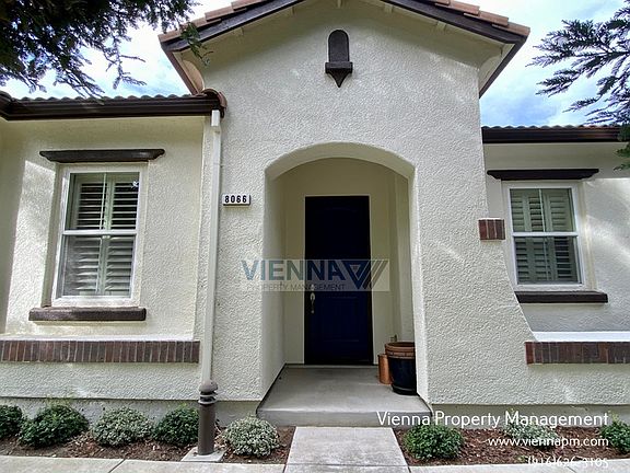 2nd image of 8066 Linda Isle Ln