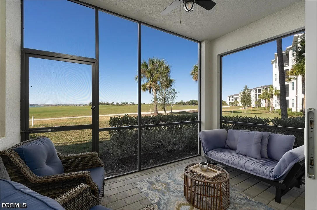 2 bed, 2.0 bath, 1198 sqft, $5,000 — Photo 2