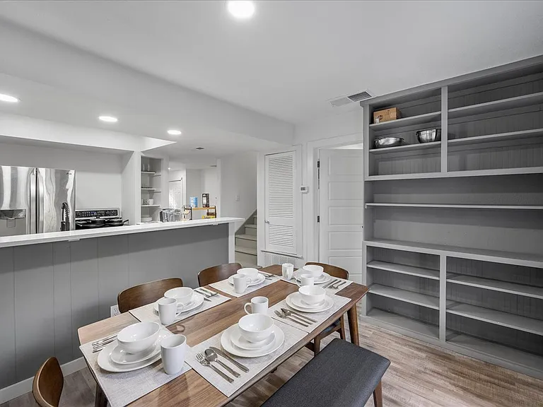 6413 Chimney Creek Cir — Photo 15