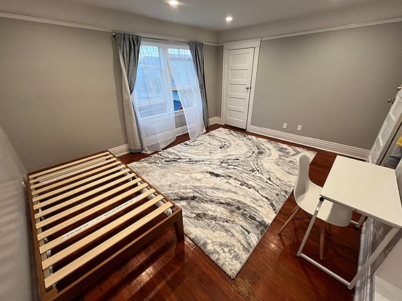 3rd image of 1986 Norwood St Room 3