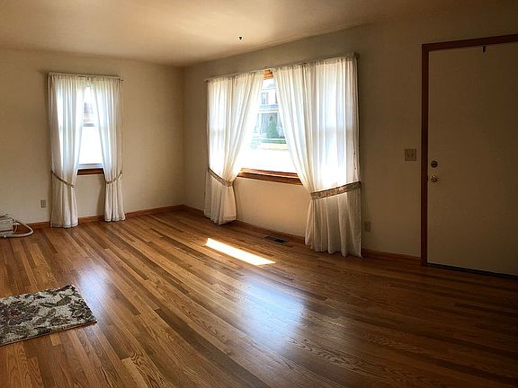 5th image of 367 S Howard St