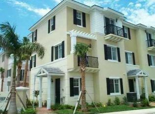 655 NW 38th Cir, Boca Raton, FL 33431