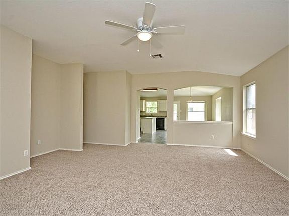4th image of 2604 Bradley Ln