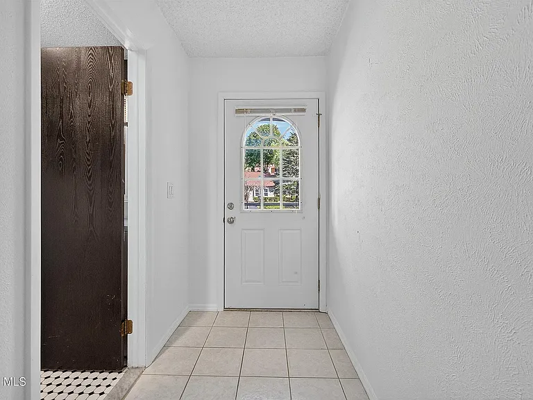 25 Westchester Dr — Photo 5