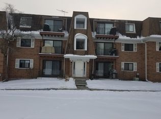 4166 Cove Ln APT E, Glenview, IL 60025