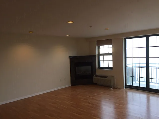 3 bed, 1637 sqft, $6,000 — Photo 3
