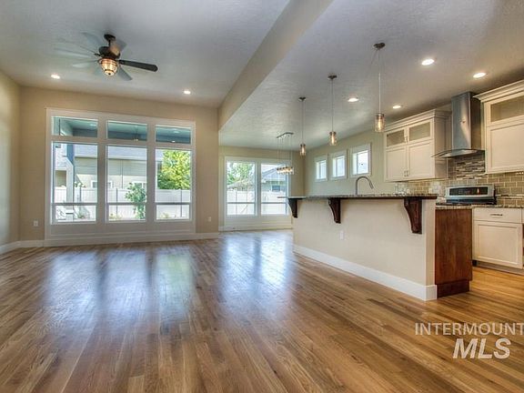 3rd image of 4441 Staaten Ave