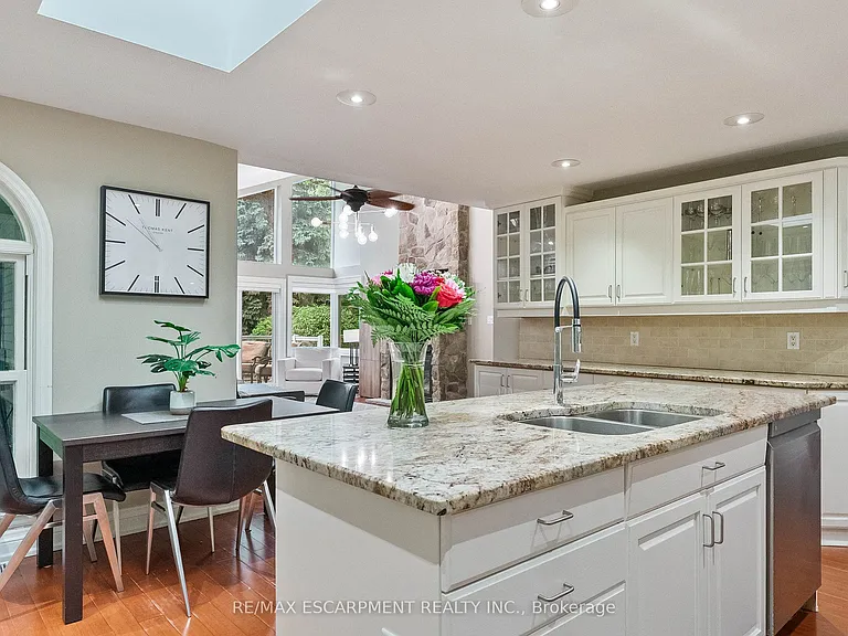 615 Vanessa Cres — Photo 12