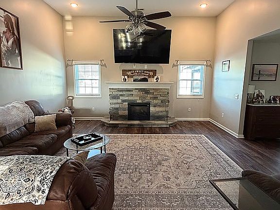 4th image of 112 Miller Ct