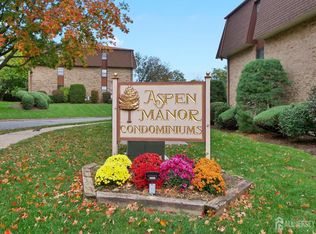 296B Alpine Way, Woodbridge, NJ 07095