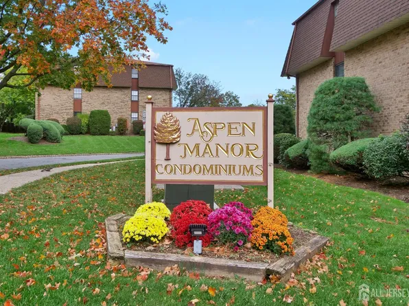 296B Alpine Way, Woodbridge, NJ 07095