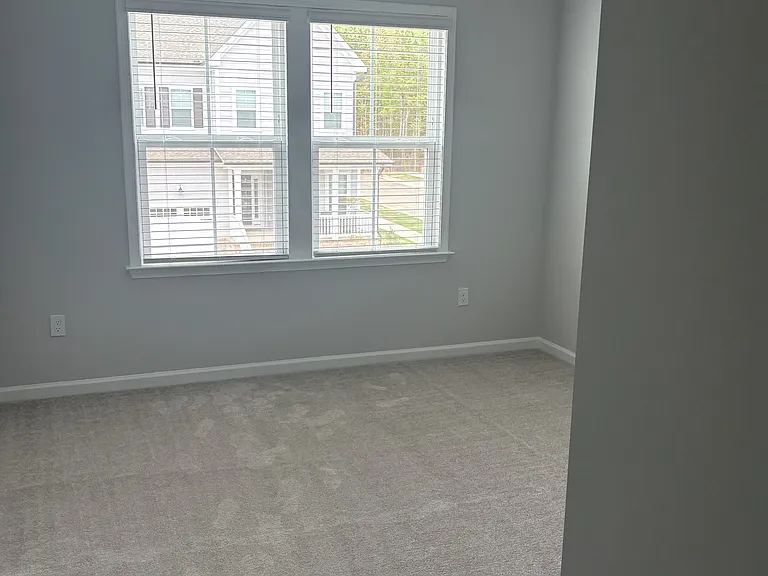 152 Highpointe Dr — Photo 4