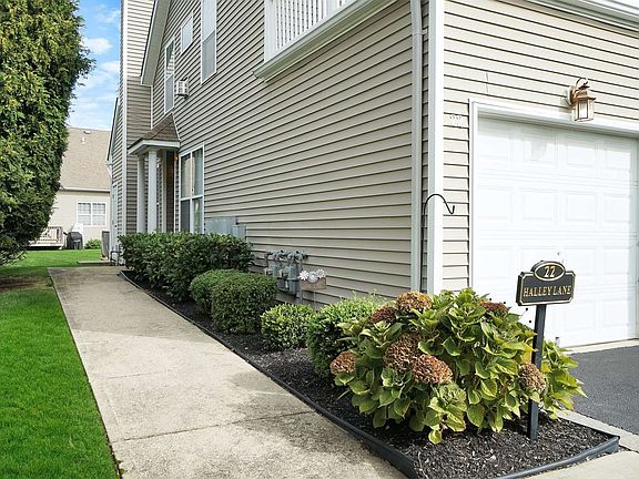 3rd image of 22 Halley Ln #22