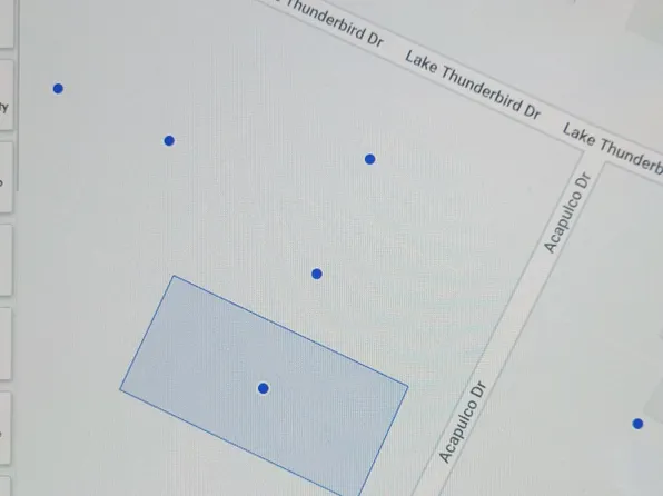 5 Acapulco Dr, Putnam, IL 61560