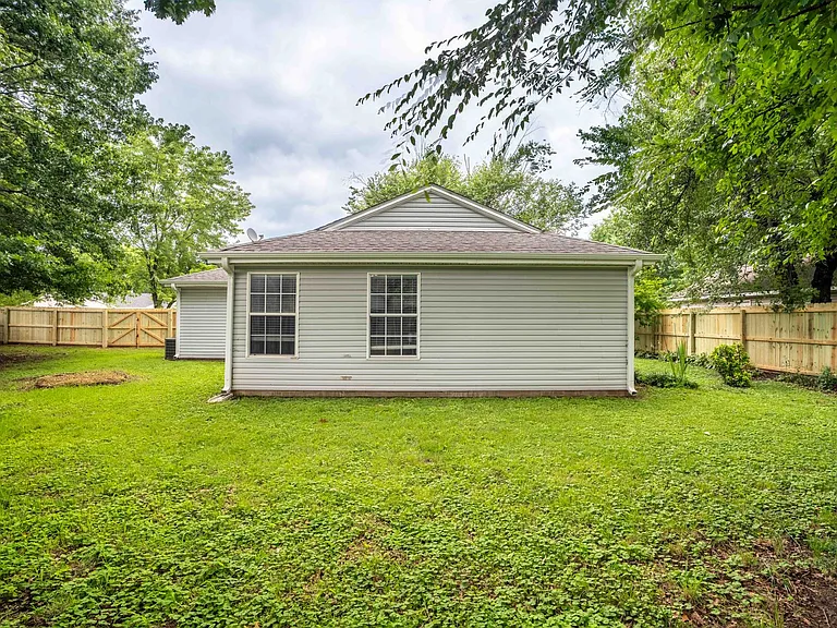 1511 N Greenleaf Dr — Photo 22