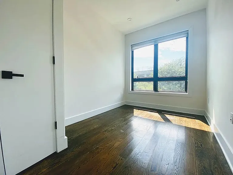 201 Marion St #3R — Photo 4