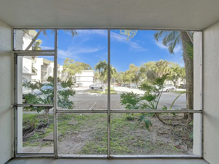 4205 N University Dr #108 — Photo 34