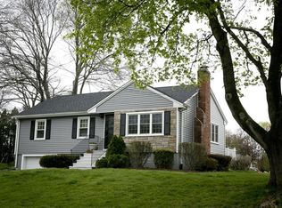 2 Jordan Ter, Edgartown, MA 01536