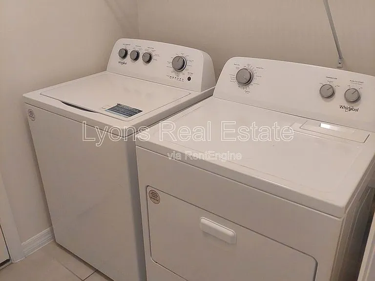 326 SW 24th Pl — Photo 15