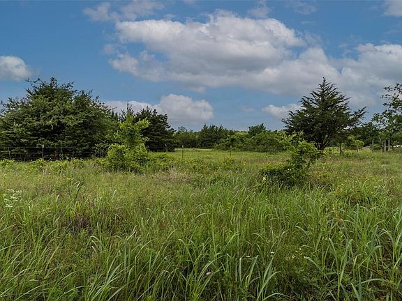 3rd image of 724 Private Road 425