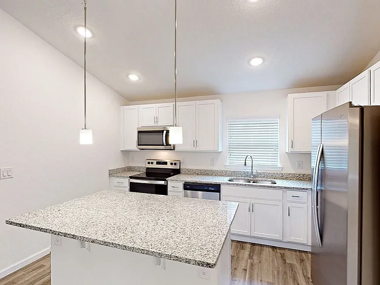 3 Smollett Pl — Photo 2