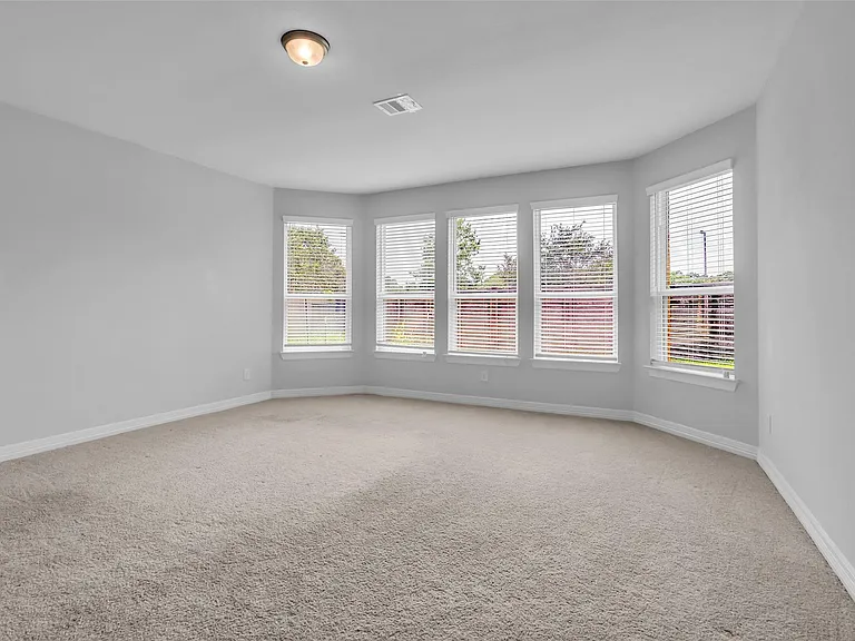 2115 Jitterbug Ln — Photo 9