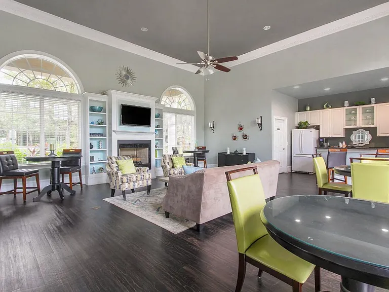 Windermere Apartments — Photo 11