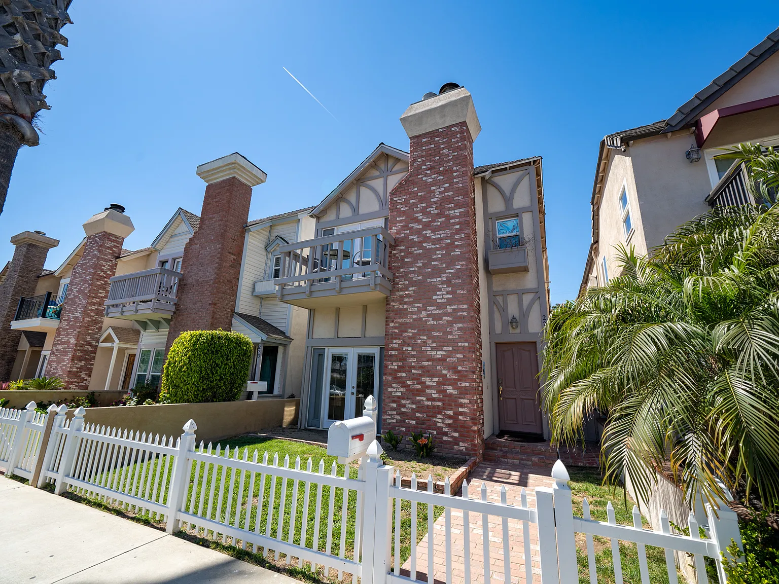 4 bed, 3.5 bath, 3145 sqft, $9,500 — Photo 2