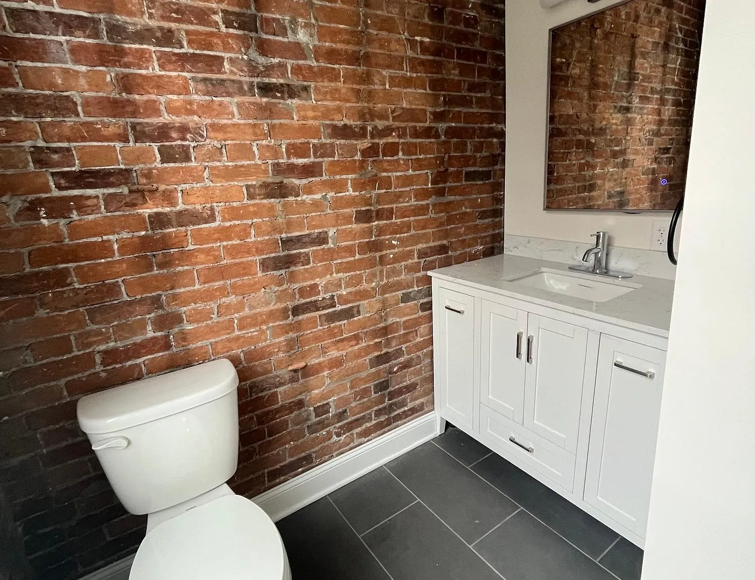 1 bed, 1.5 bath, 878 sqft, $1,800 — Photo 4
