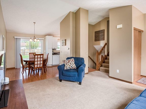4th image of 4048 Berrybush Dr