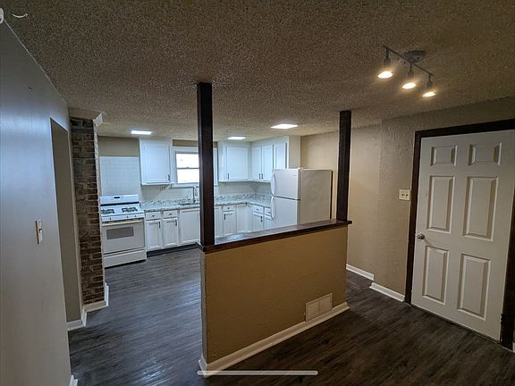 3rd image of 83 Wheatfield St Unit 1