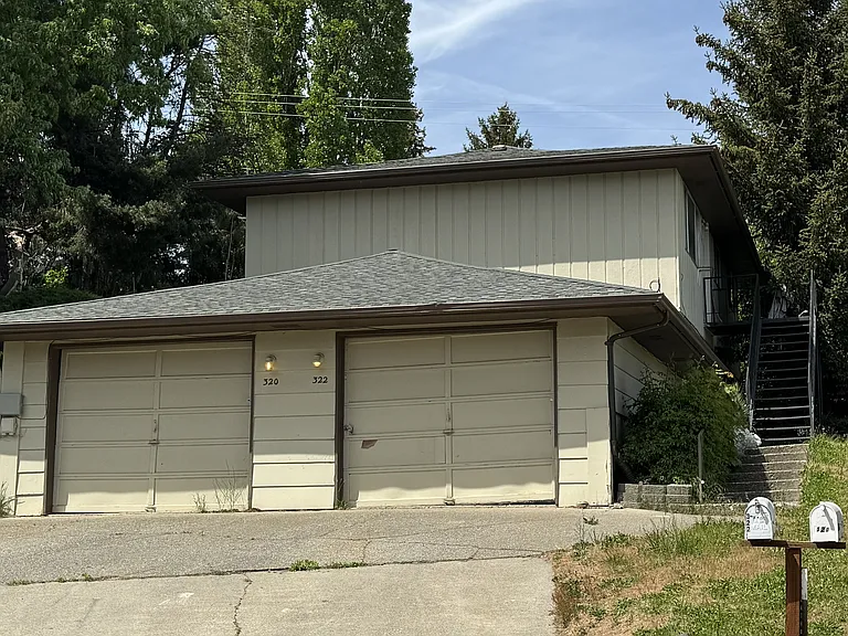 322 NW Larry St #320 — Photo 1