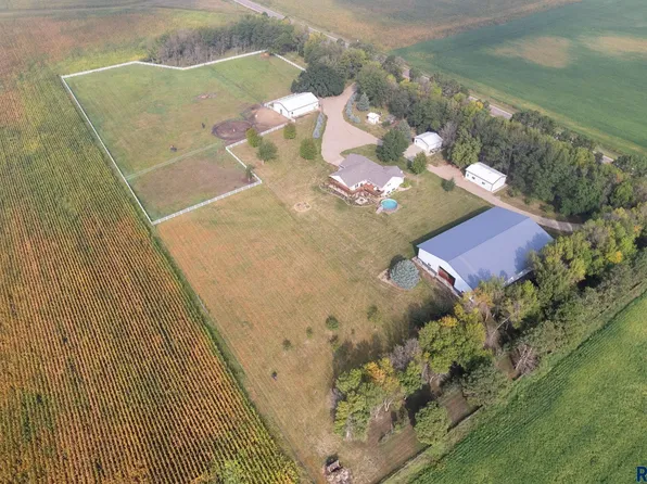 48349 276th St, Canton, SD 57013