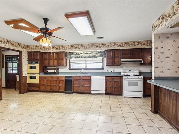 5th image of 151 Imperial Woods Dr
