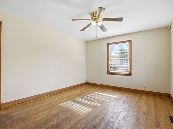 4th image of 905 W Eastland Ave