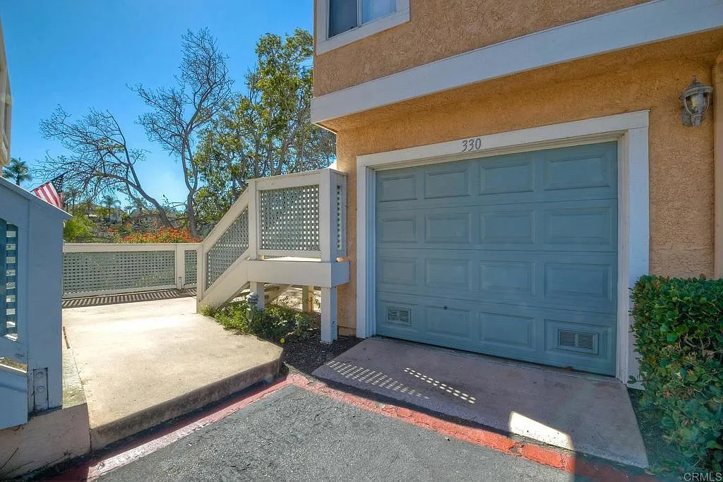 2 bed, 791 sqft, $3,700 — Photo 3