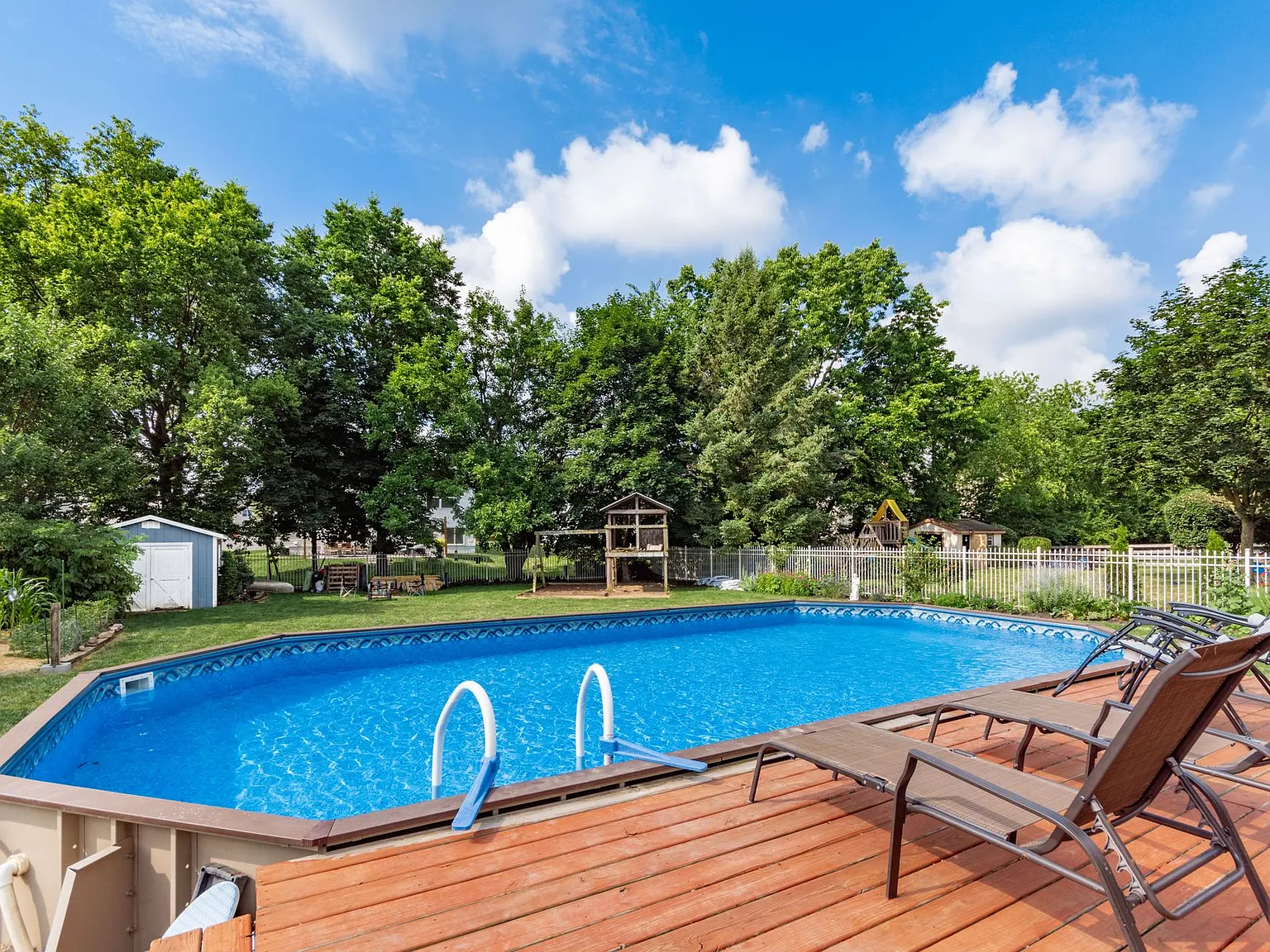 4 bed, 2518 sqft, $3,200 — Photo 4