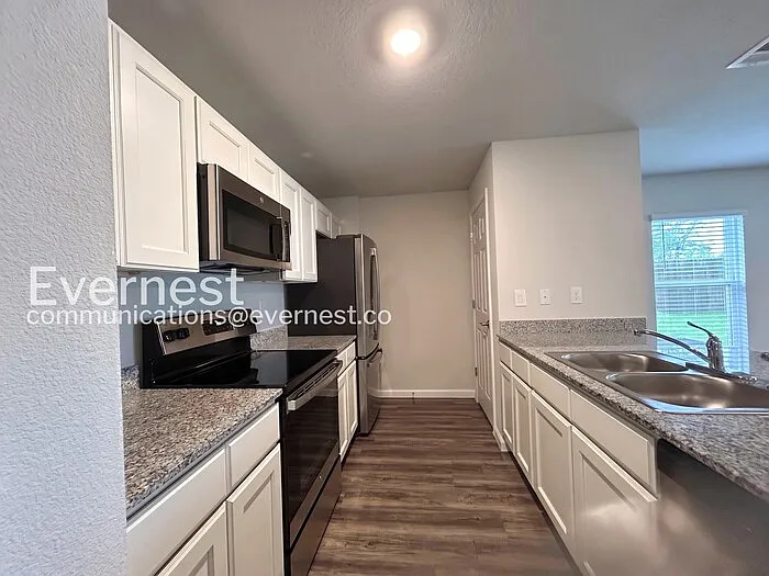 11 Postman Ln — Photo 5
