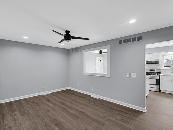 3rd image of 561 Eastwood Dr