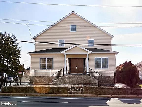 3rd image of 110 N Maryland Ave