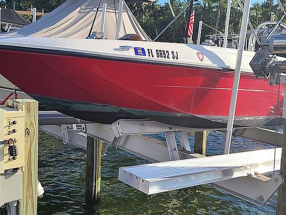 300sf 10x30'Deeded Slip-Lift