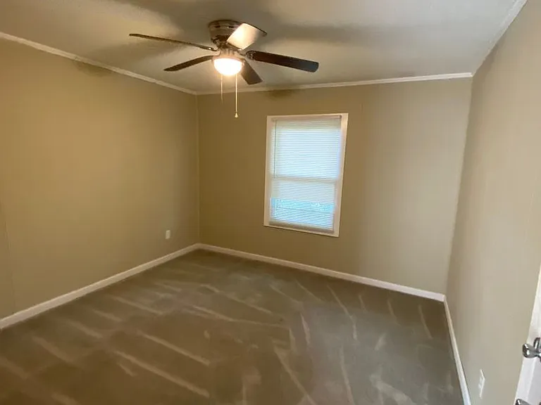 1404 Rosewood Ln — Photo 9