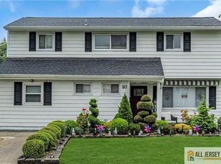 10 Buttonwood Dr, Old Bridge, NJ 08857