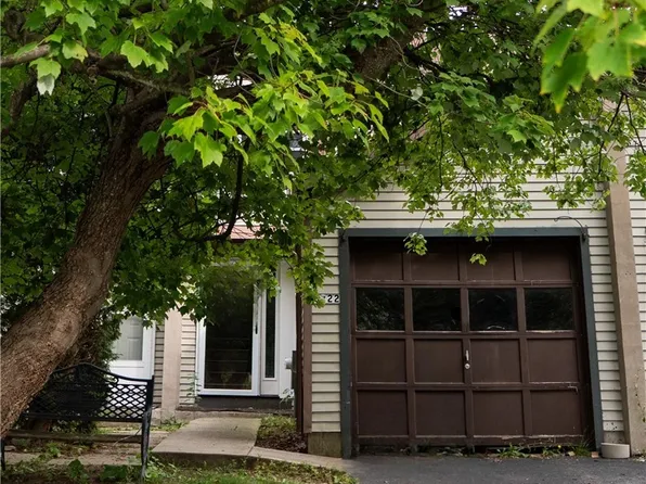 8222 Trevi Ln, Clay, NY 13041