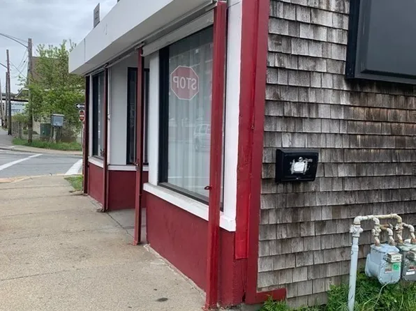 1956 Purchase St, New Bedford, MA 02740